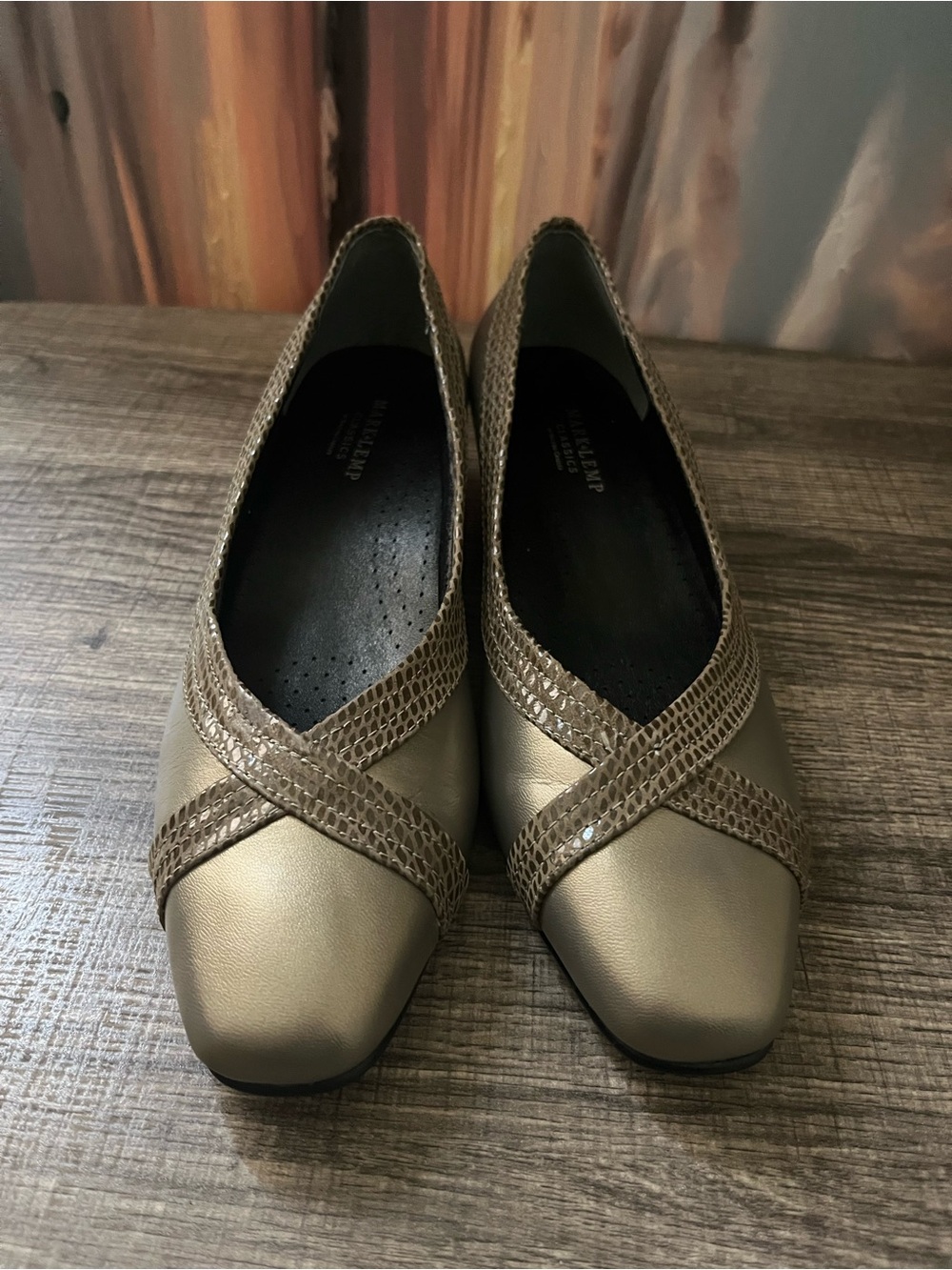 Women's Mark Lemp Classics by Walking Cradles Tracy Gold Ballet Flats Size 8.5